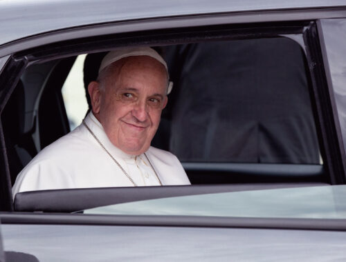 Addio a Papa Francesco: il suo pontificato e cosa succederà. Il 21 aprile 2025, alle ore 7:35, Papa Francesco è deceduto all'età di 88 anni nella sua residenza di Casa Santa Marta, in Vaticano