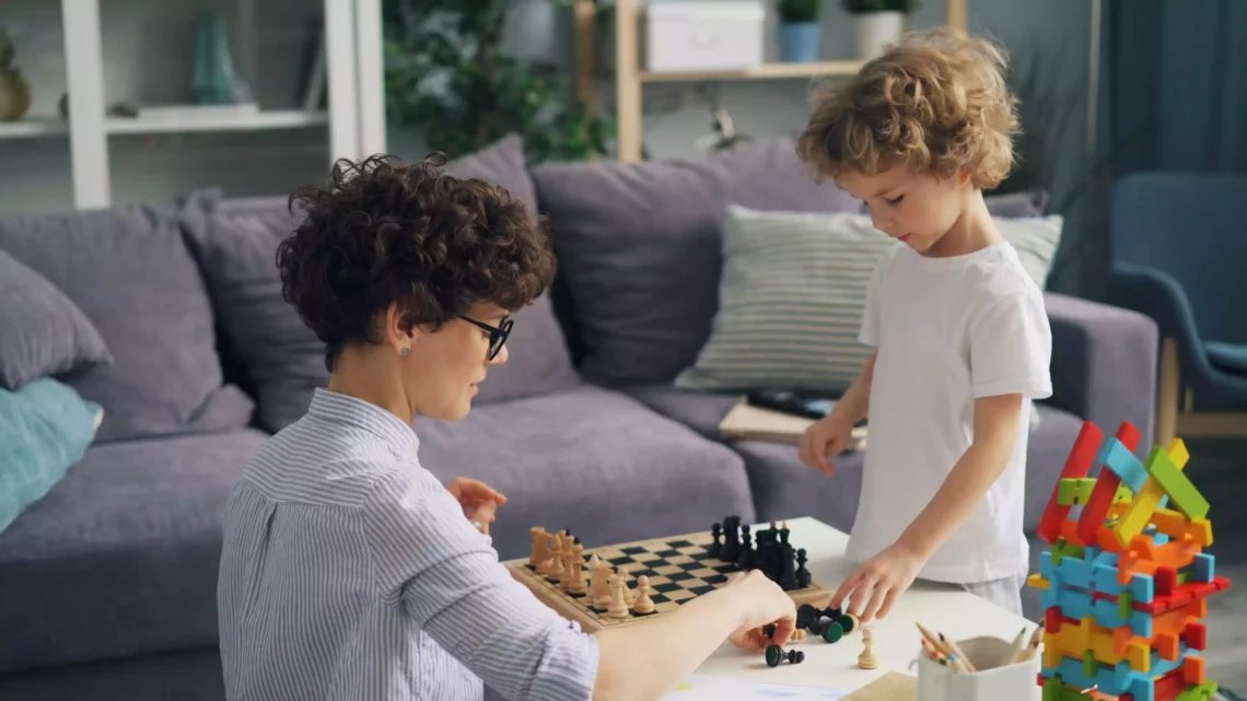 10 giochi creativi da fare in casa la domenica per bambini (1)