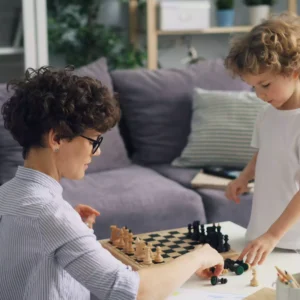10 giochi creativi da fare in casa la domenica per bambini (1)
