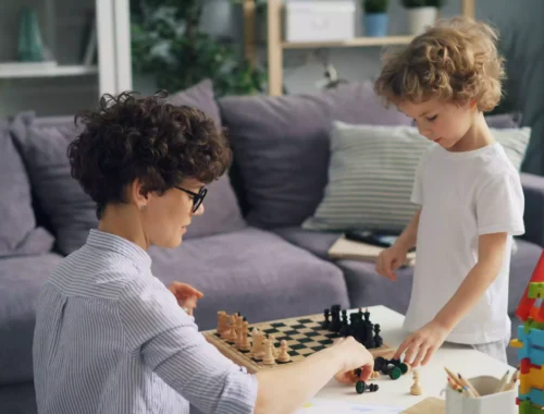 10 giochi creativi da fare in casa la domenica per bambini (1)