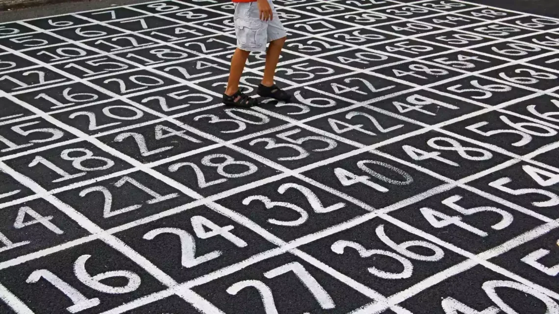 Oltre il visibile Significati simbolici di forme geometriche e numeri (2) 1 (2)