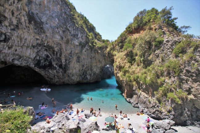 Vacanze in Puglia o Calabria Guida completa per scegliere la tua meta ideale (2) 1 1 Vacanze in Puglia o Calabria Guida completa per scegliere la tua meta ideale (2) 1 1